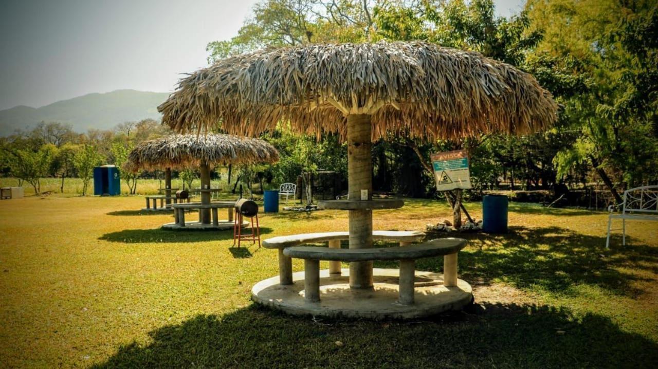 Hotel Y Restaurante El Texano Tamasopo Buitenkant foto