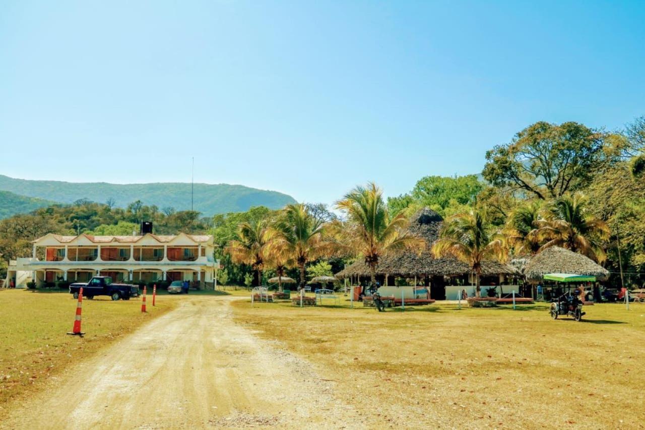 Hotel Y Restaurante El Texano Tamasopo Buitenkant foto