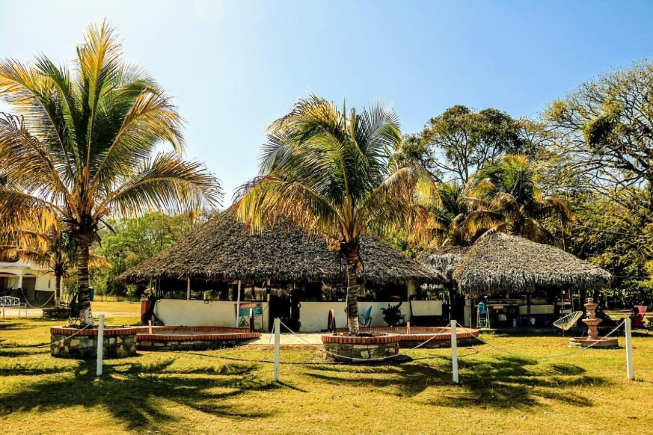 Hotel Y Restaurante El Texano Tamasopo Buitenkant foto
