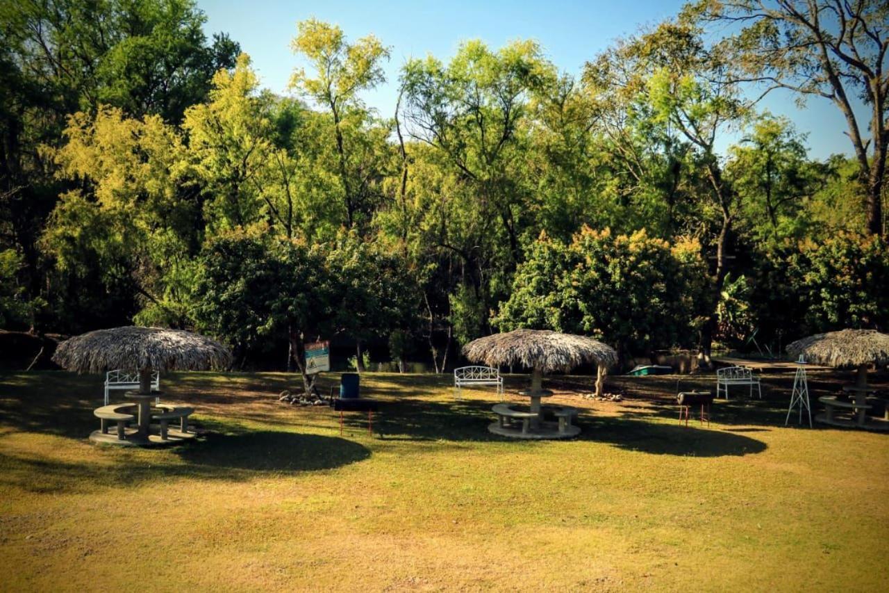 Hotel Y Restaurante El Texano Tamasopo Buitenkant foto
